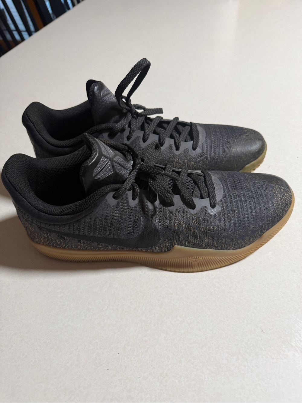 Nike Men's Black Knit Low-Top Sneakers with Gum Outsole